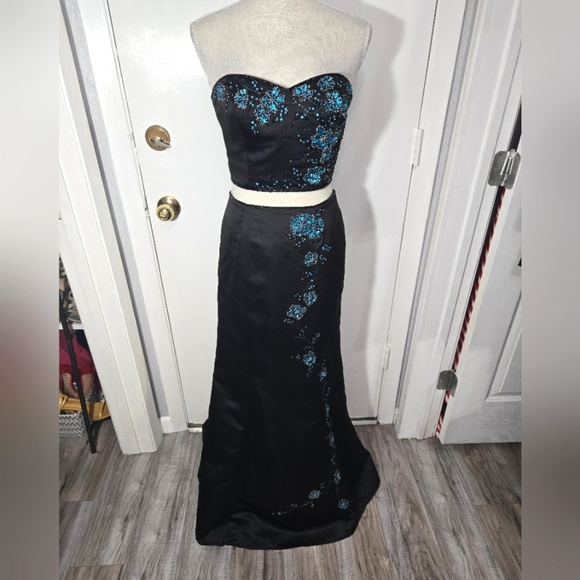 Jovani 2 Piece Corset And Skirt Set Black Withe Beaded And Sequins Detail Sz 2 - Picture 1 of 16
